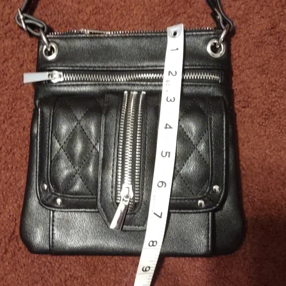 Crossbody leather looking purse. - Picture 4 of 9